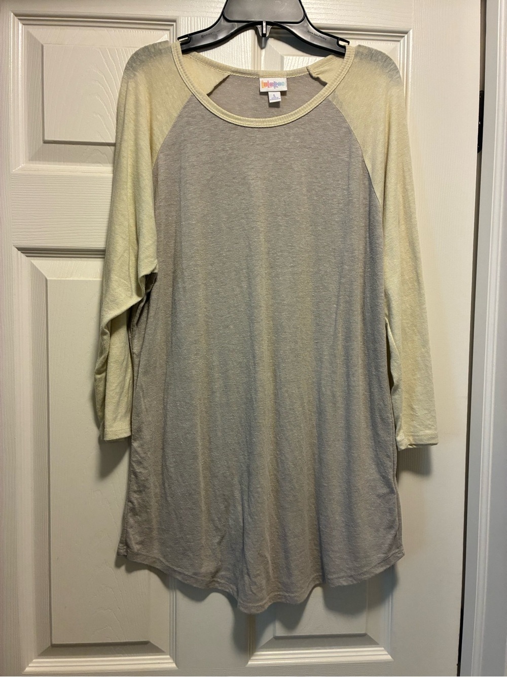 LuLaRoe Grey Body with Cream Raglan Sleeve Randy Large